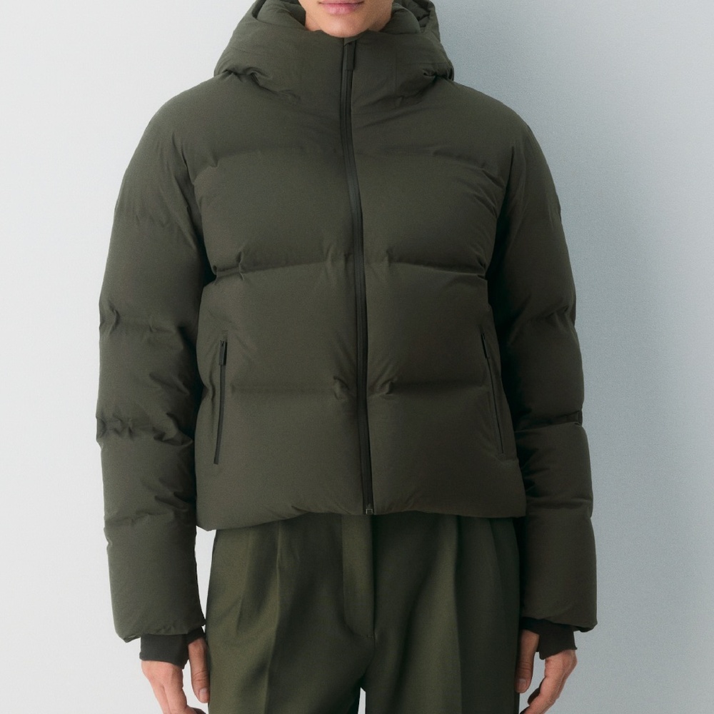 Aritzia Super Puff 2O Shorty - Rainstop Flint Green S